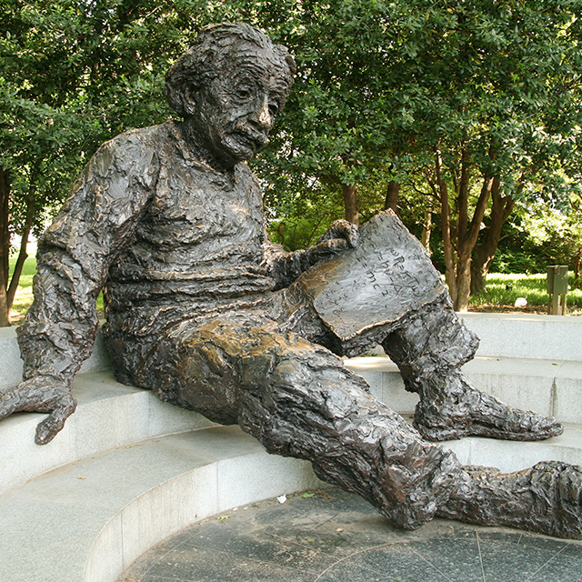 Albert Einstein bronze monument